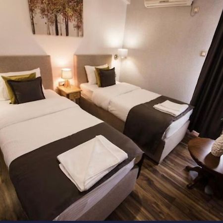 Hotel Garni Ideal พอดโกริกา ภายนอก รูปภาพ