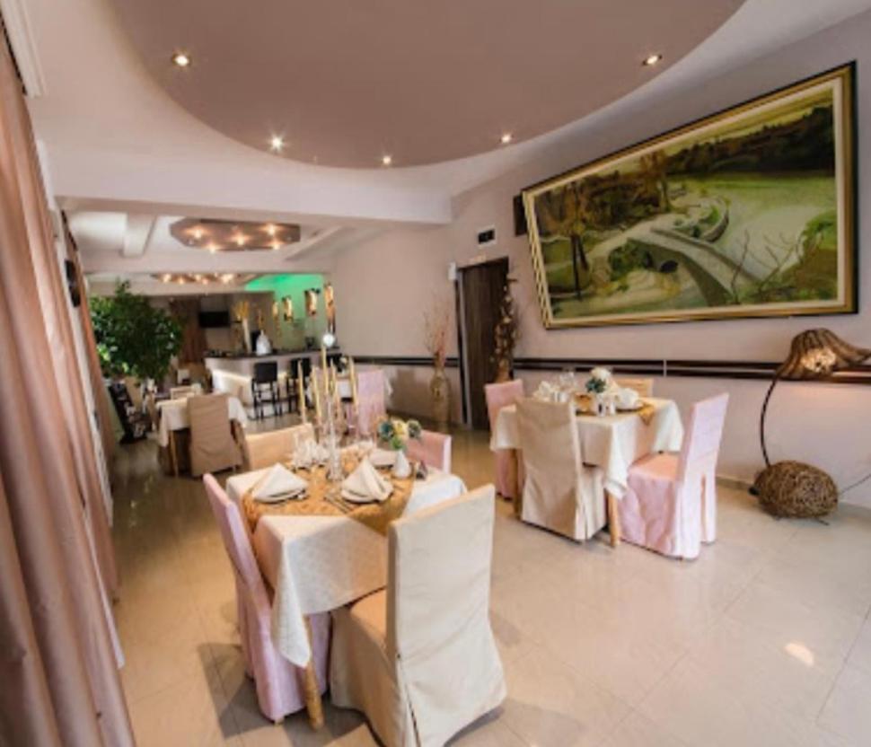 Hotel Garni Ideal พอดโกริกา ภายนอก รูปภาพ