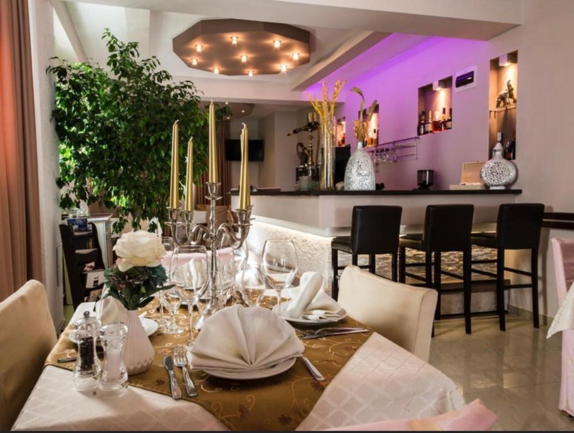 Hotel Garni Ideal พอดโกริกา ภายนอก รูปภาพ