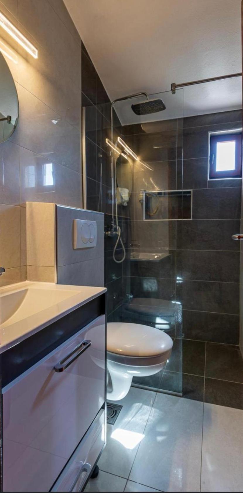 Hotel Garni Ideal พอดโกริกา ภายนอก รูปภาพ