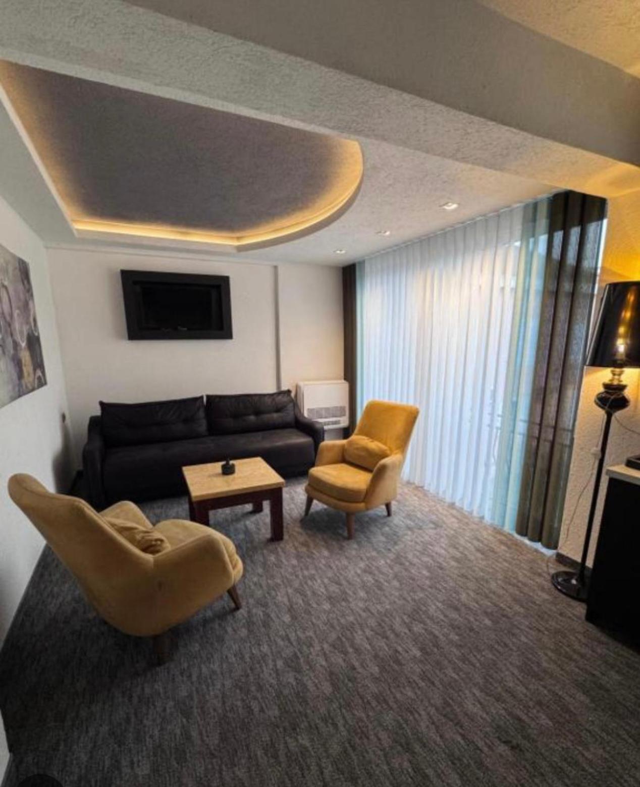 Hotel Garni Ideal พอดโกริกา ภายนอก รูปภาพ